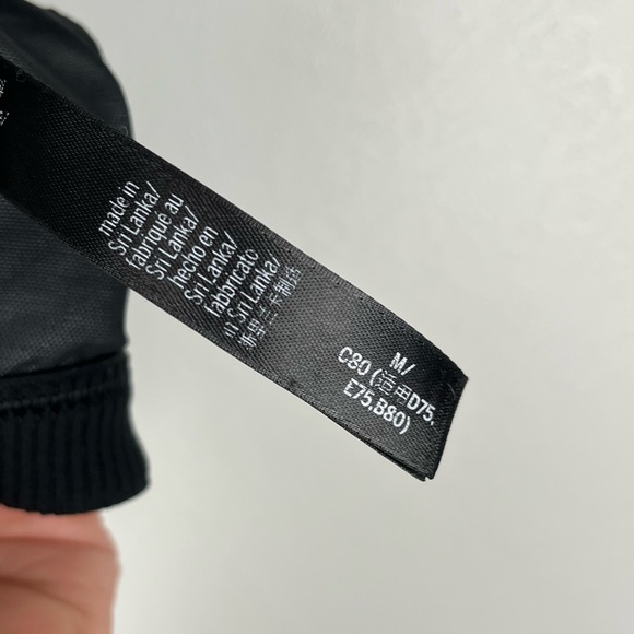 Victoria’s Secret Sport VSX Sports Bra Gray Strappy Logo Yoga Workout Medium - Picture 9 of 11